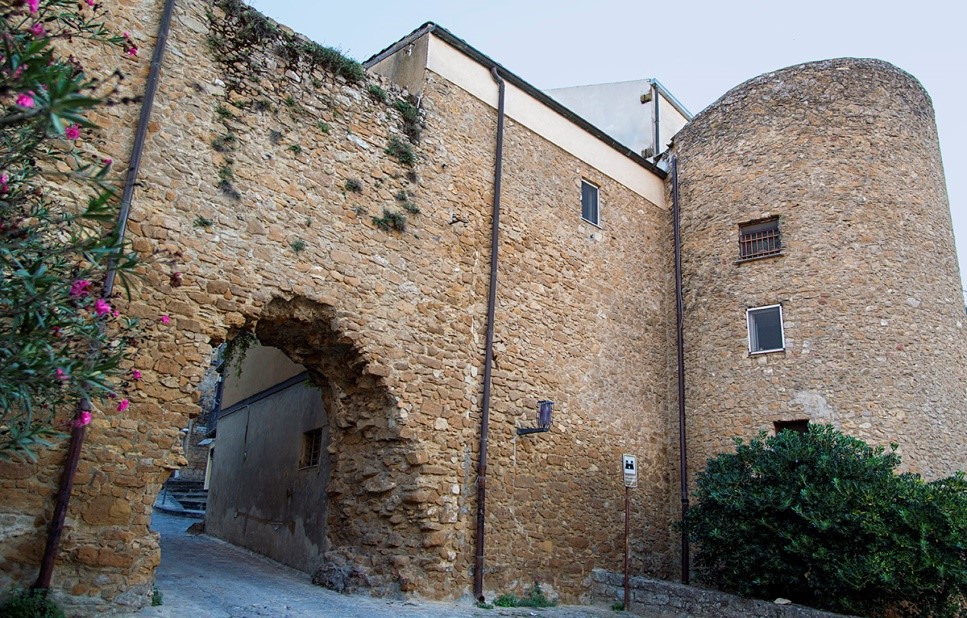 Mura medievali e Porta Castellina piazza armerina